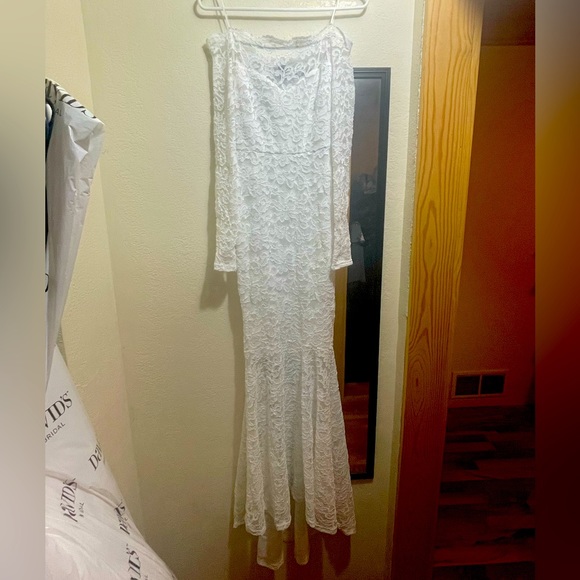 Betty Formal Off the Shoulder Lace Dress - Picture 2 of 3